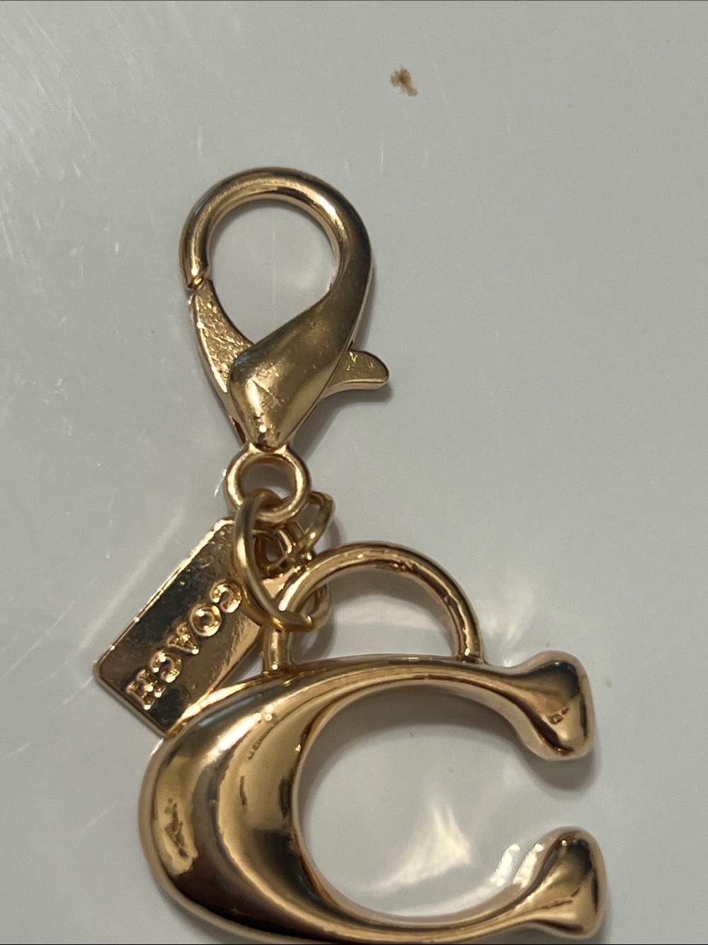 💥💥Coach Gold 'C' Logo Key Charm with Tag - Picture 7 of 8